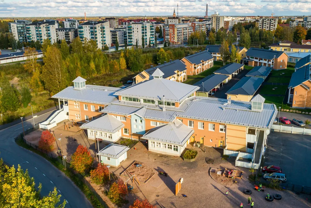 Veturitallin päiväkoti Porissa, Astoran rakentama kohde